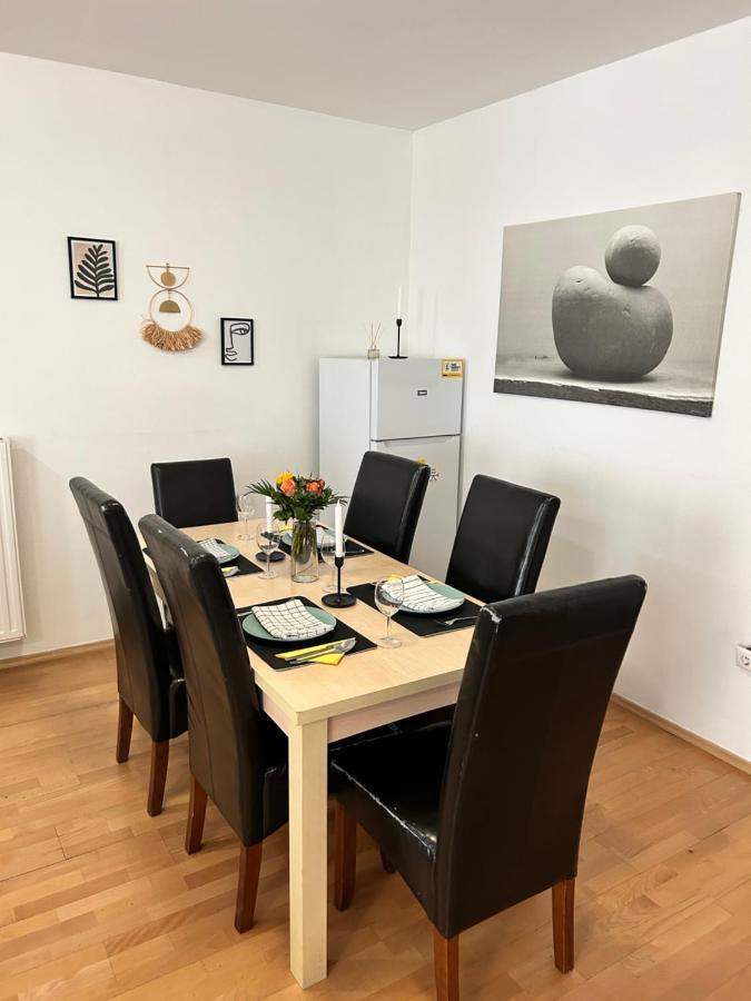 Apartamento Danube Dwelling Akacfa 26 - Private Indoor Garage *